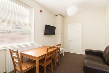 2 bed flat, 4 Hope Drive, The park estate, Nottingham, NG71DL - Image 3
